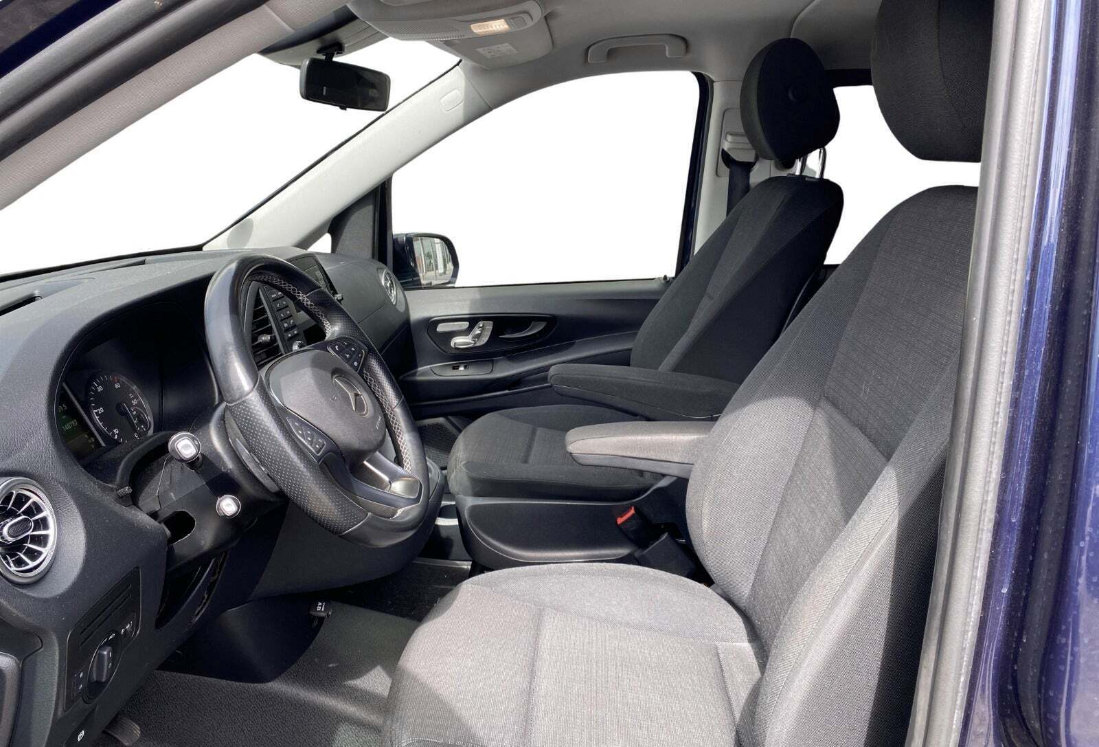 Blå Mercedes Vito 114 fra 2016