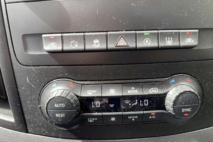 Blå Mercedes Vito 114 fra 2016