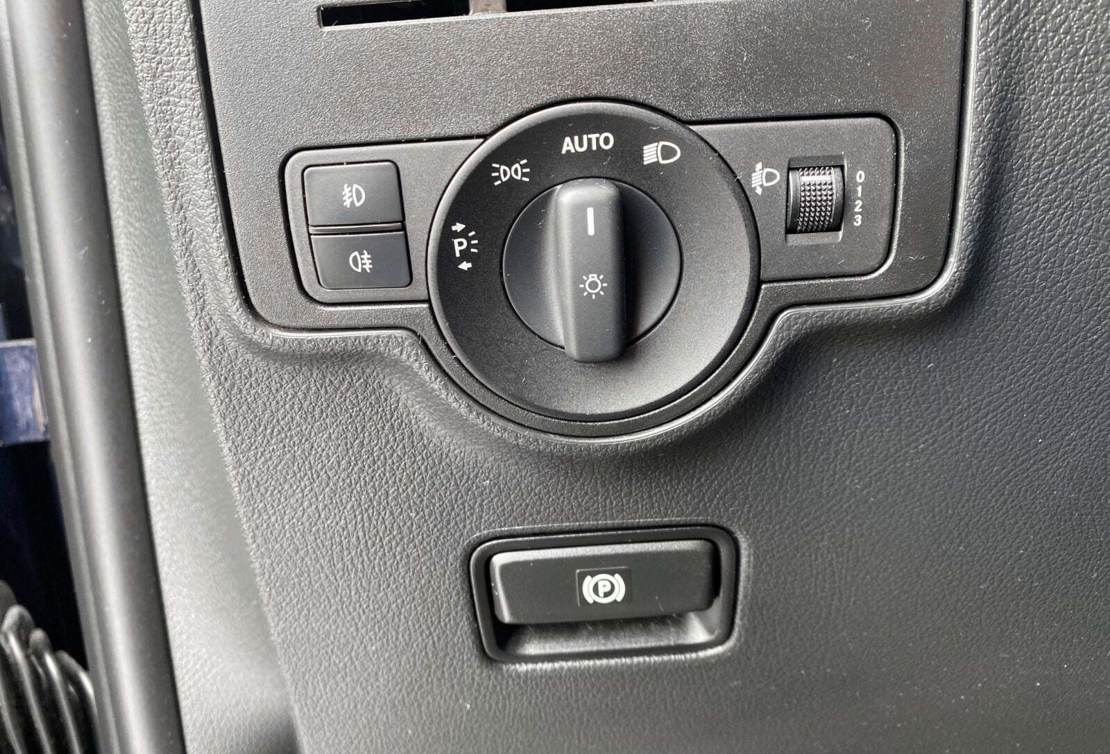 Blå Mercedes Vito 114 fra 2016