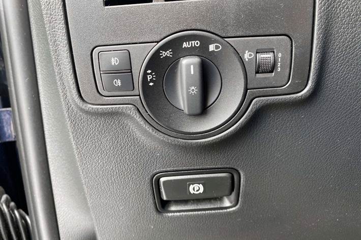 Blå Mercedes Vito 114 fra 2016