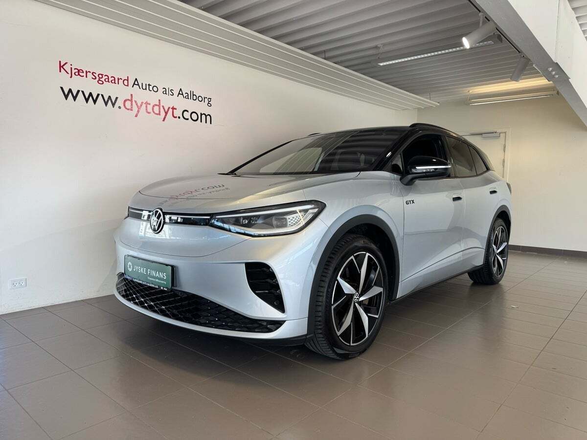 Sølv VW ID.4 fra 2023 set udefra