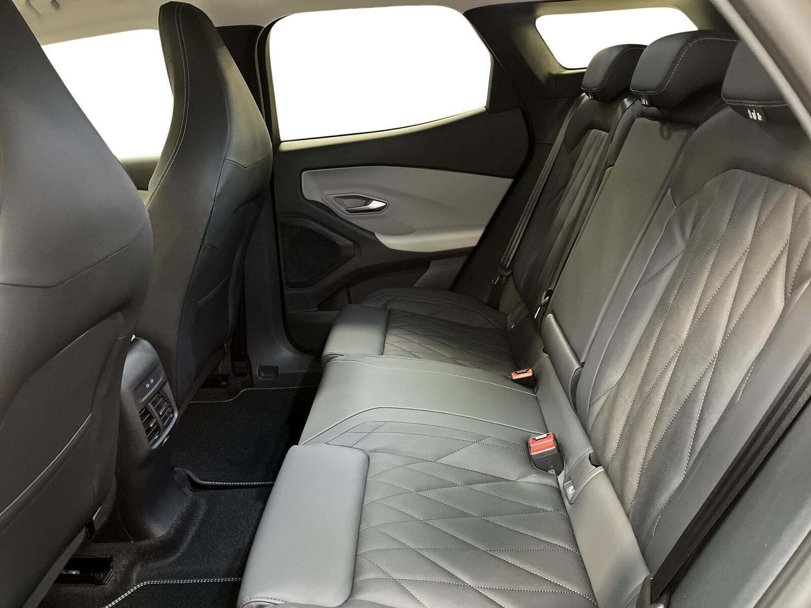 Ford Explorer 82 Premium Extended Range