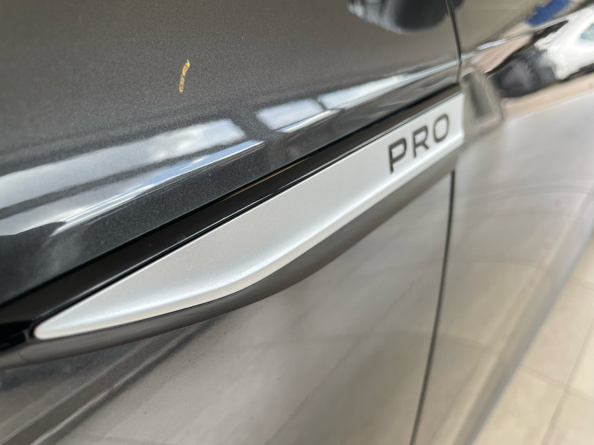 Grå VW ID.4 fra 2022