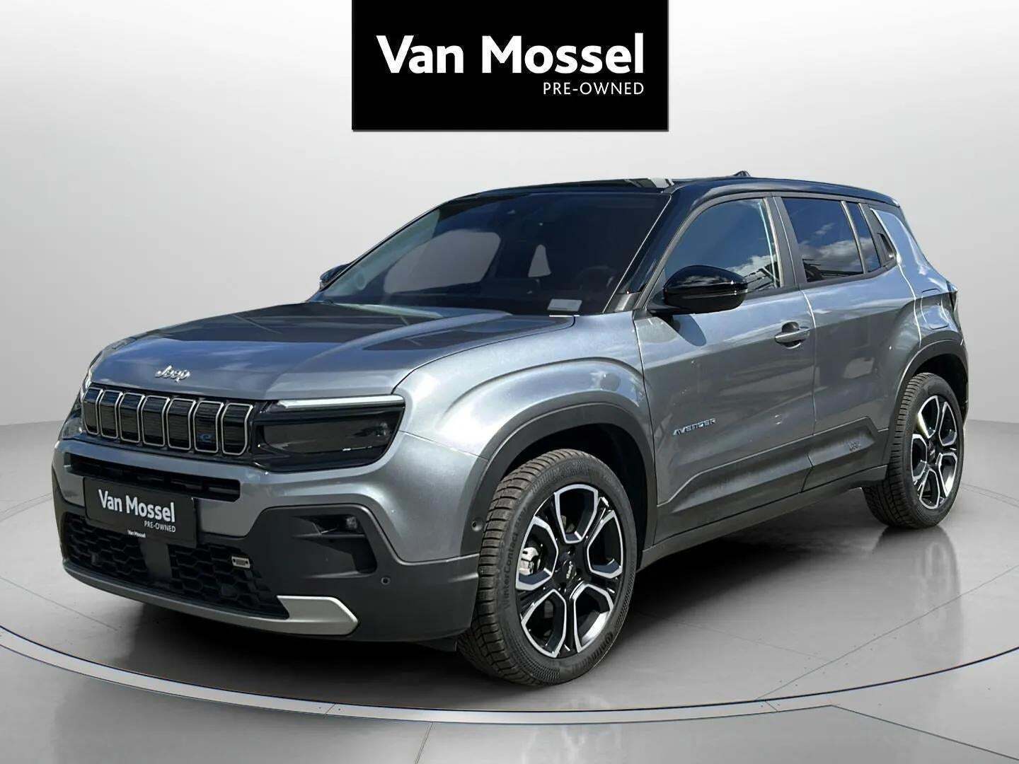 Grå Jeep Avenger fra 2023 set udefra