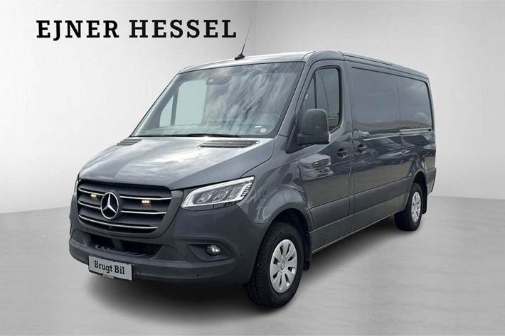 Grå Mercedes Sprinter 319 fra 2020