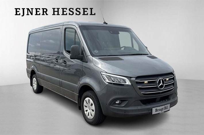 Grå Mercedes Sprinter 319 fra 2020