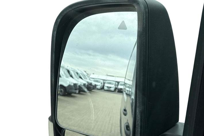 Grå Mercedes Sprinter 319 fra 2020