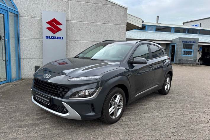 Grå Hyundai Kona fra 2023 set udefra