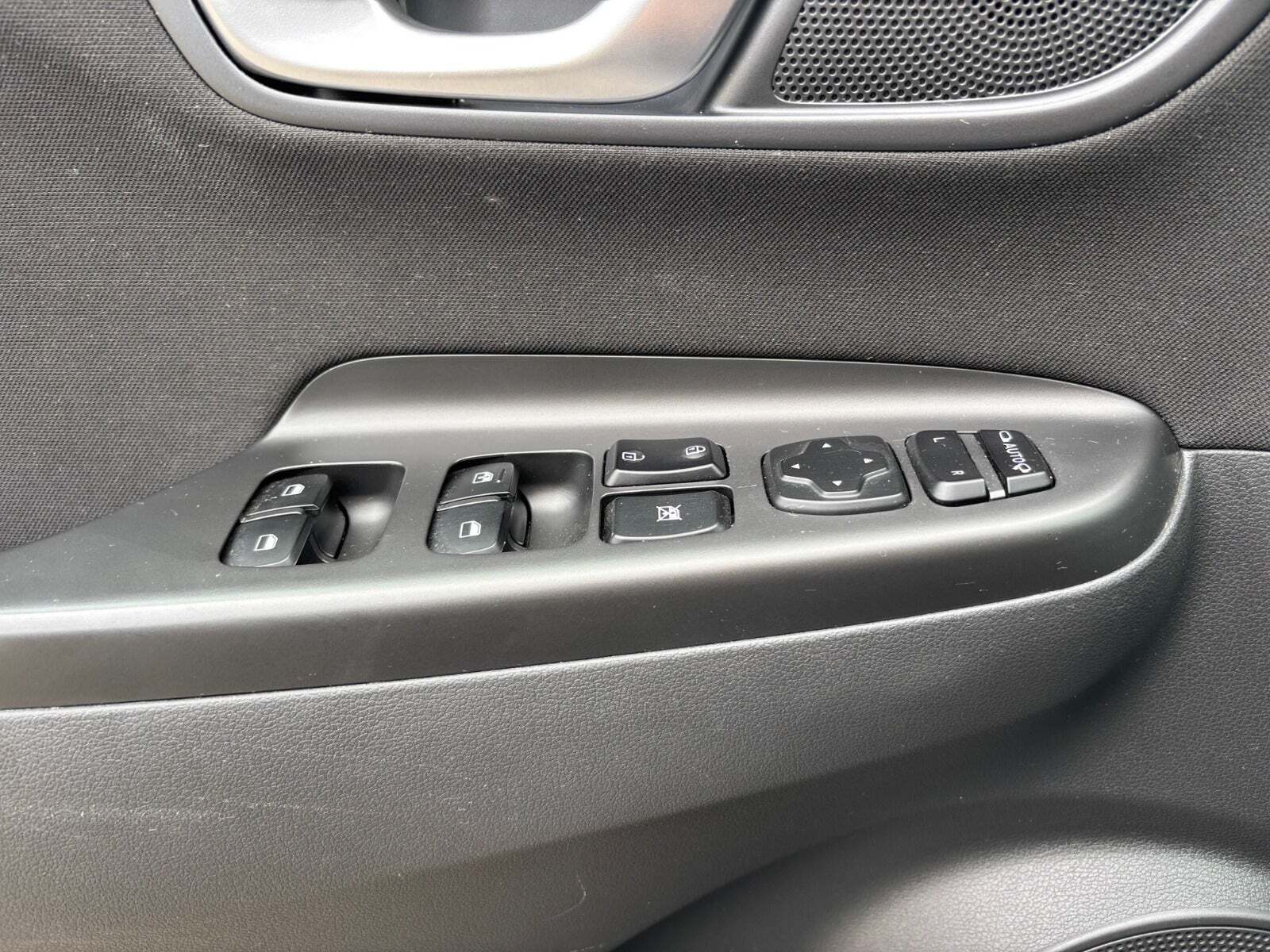 Grå Hyundai Kona fra 2023