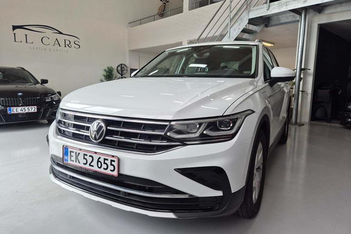 Hvid VW Tiguan fra 2021