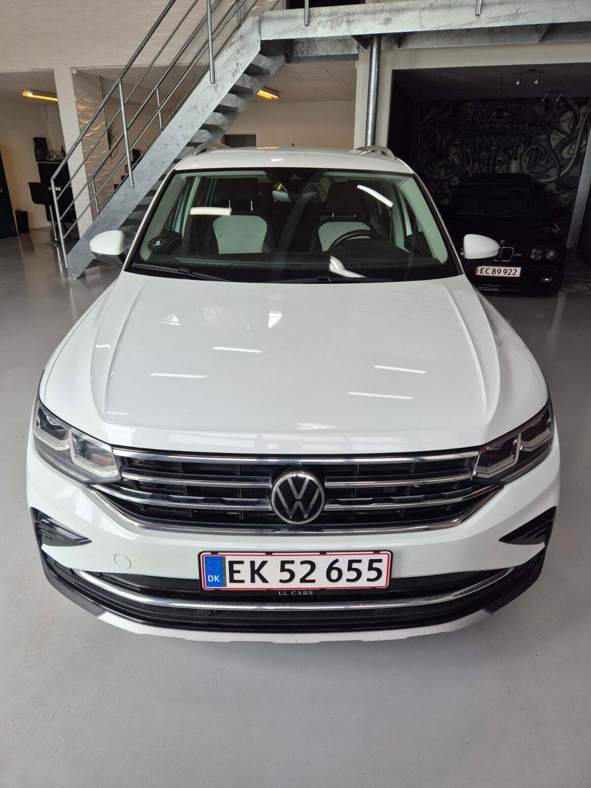 Hvid VW Tiguan fra 2021