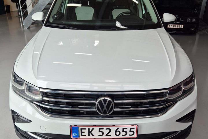 Hvid VW Tiguan fra 2021