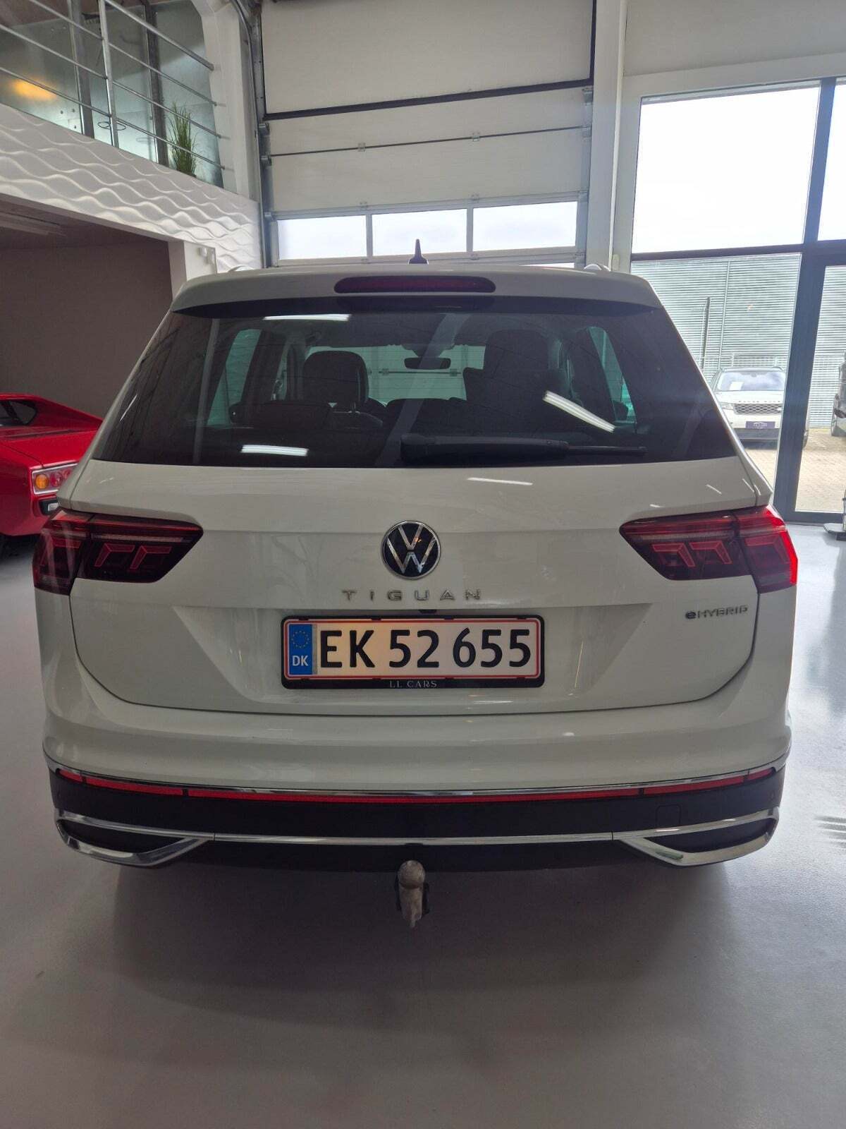 Hvid VW Tiguan fra 2021