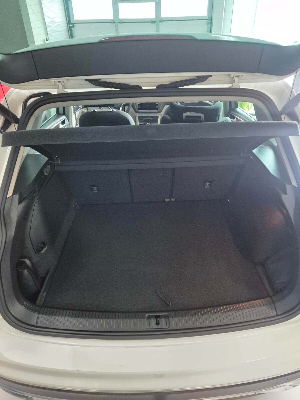 Hvid VW Tiguan fra 2021