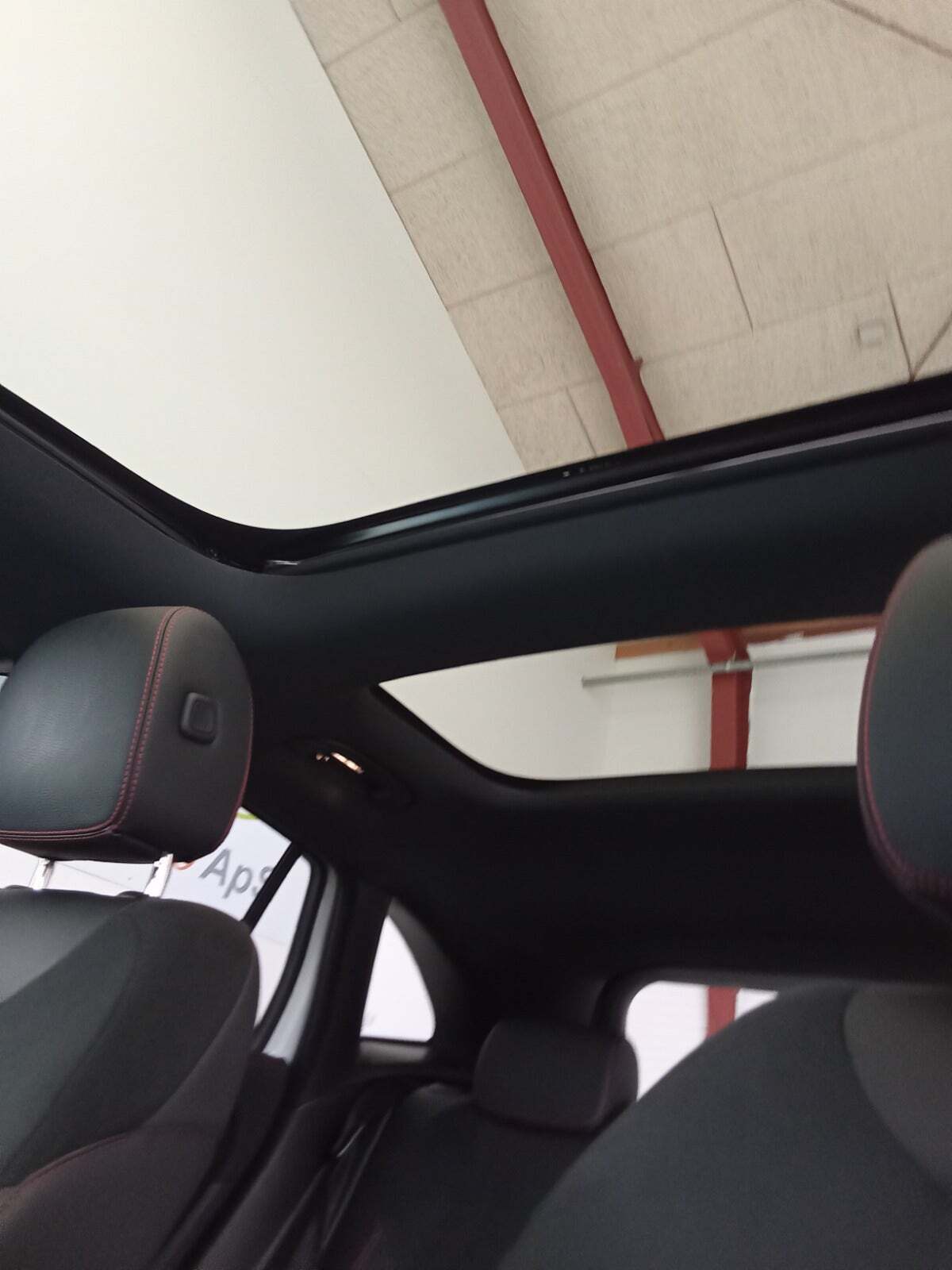 Hvid Mercedes EQA300 fra 2022