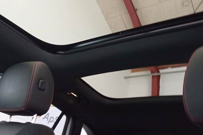 Hvid Mercedes EQA300 fra 2022