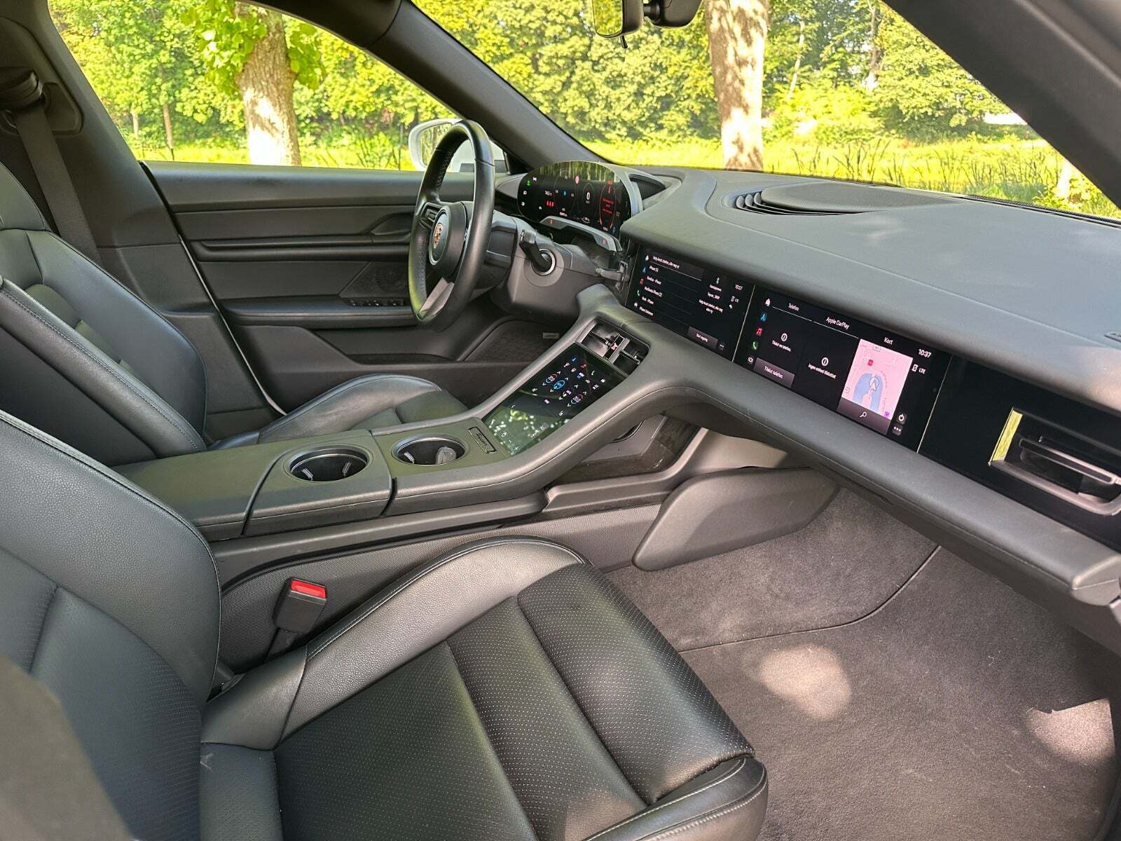 Hvid Porsche Taycan fra 2021