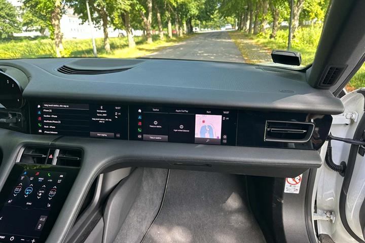 Hvid Porsche Taycan fra 2021