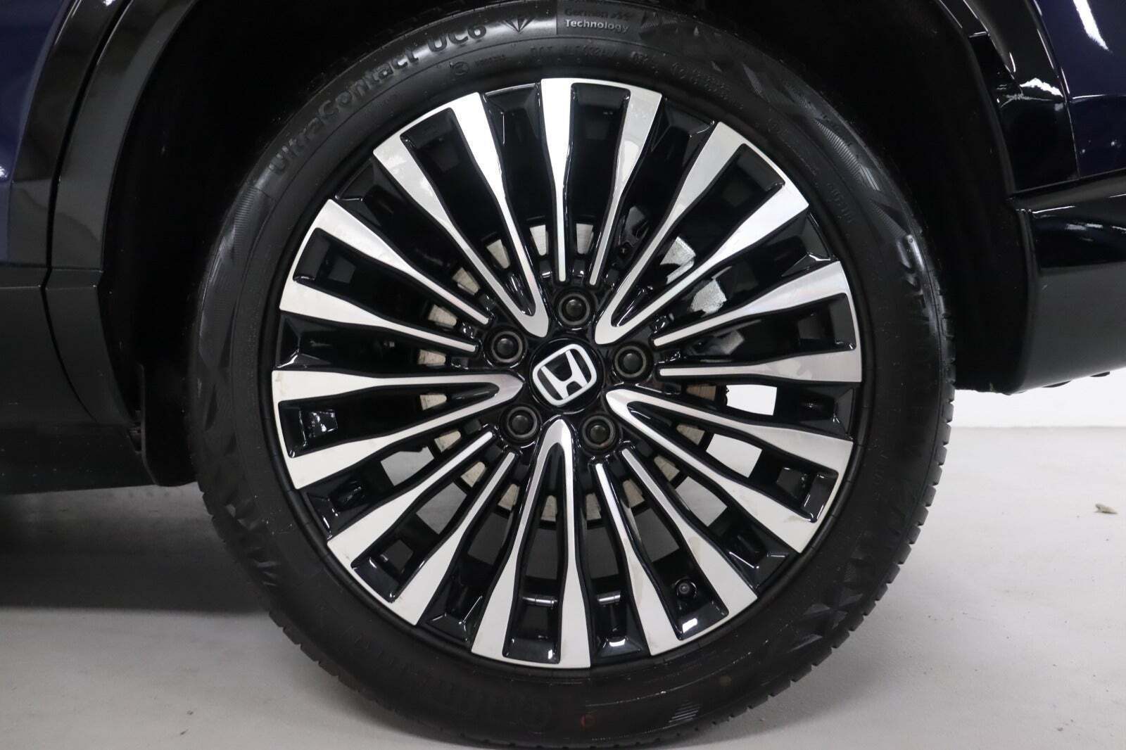 Blå Honda e:Ny1 fra 2024 set udefra