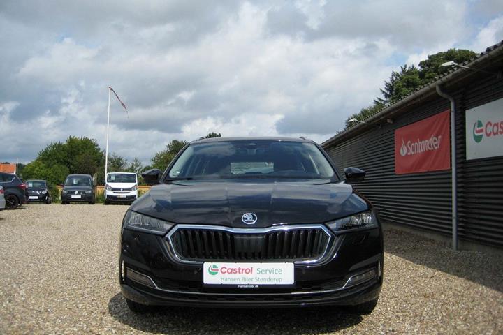 Sort Skoda Octavia fra 2022