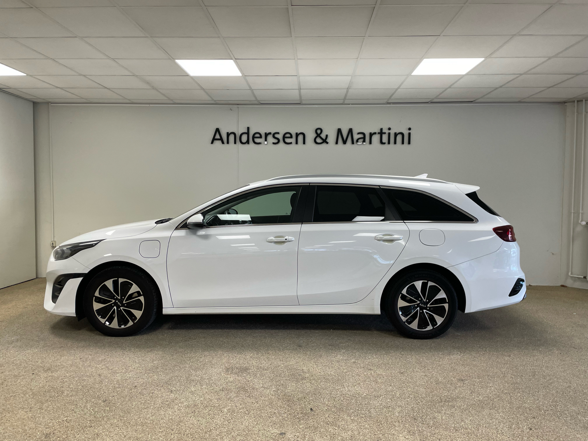 Kia Ceed 1,6 SW GDI PHEV  Plugin-hybrid Prestige DCT 141HK Stc 6g Aut.