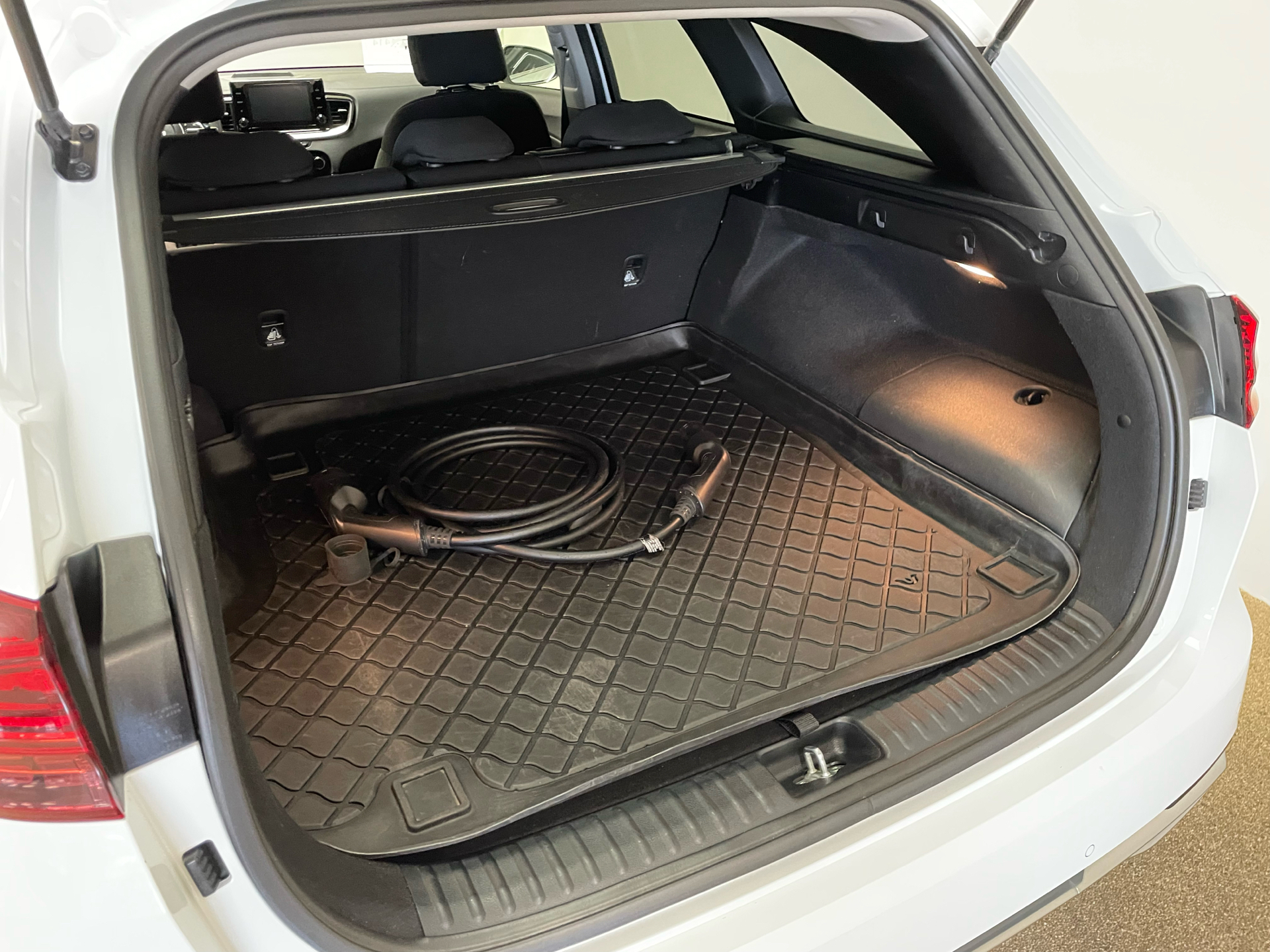 Kia Ceed 1,6 SW GDI PHEV  Plugin-hybrid Prestige DCT 141HK Stc 6g Aut.