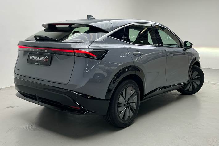 Grå Nissan Ariya fra 2024
