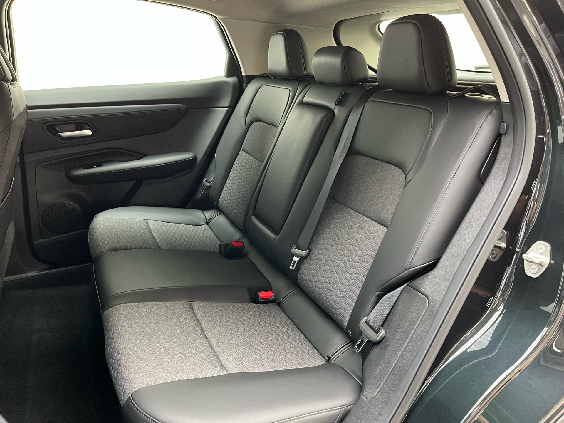 Grå Nissan Ariya fra 2024