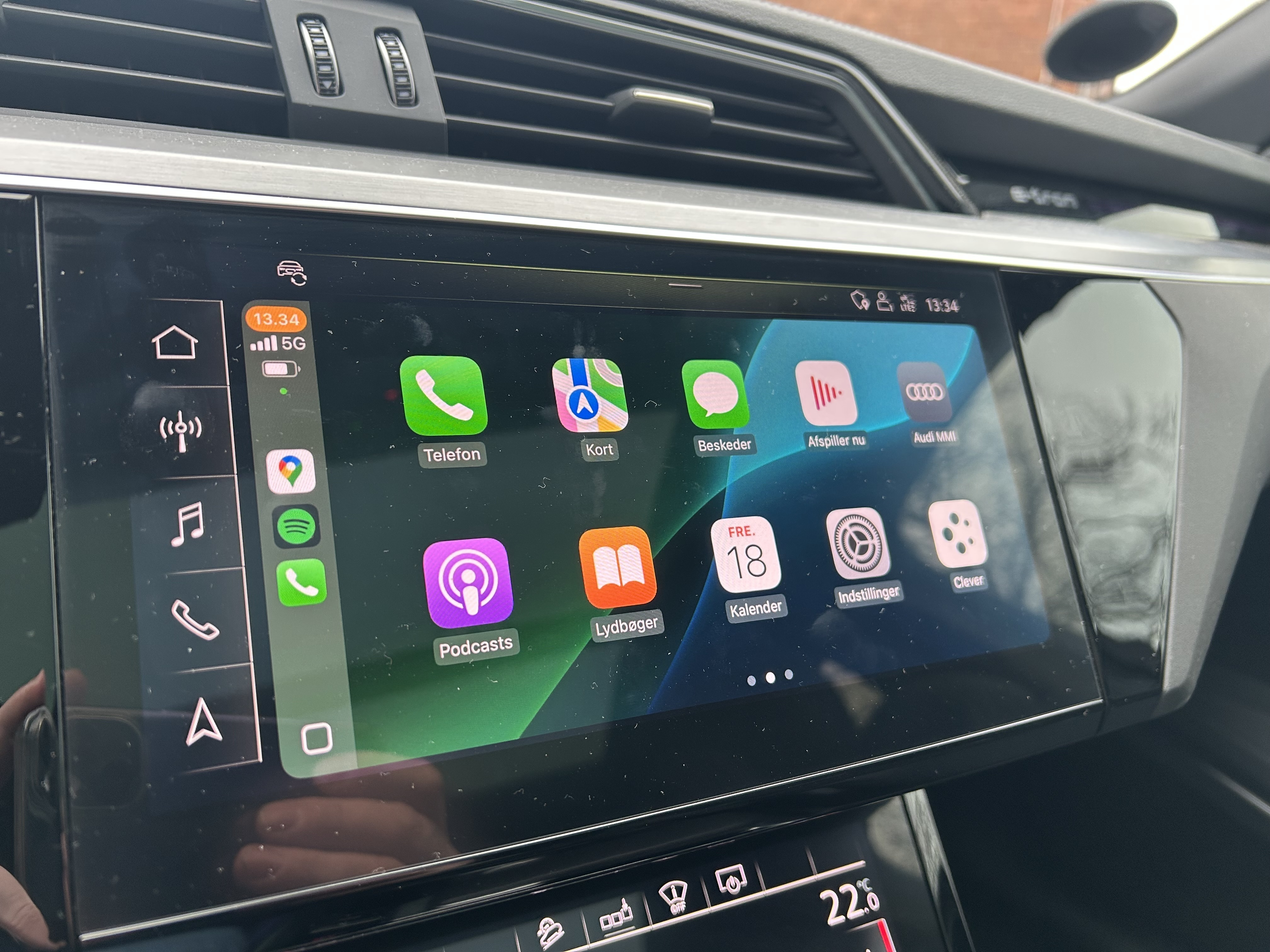 Hvid Audi e-tron fra 2020