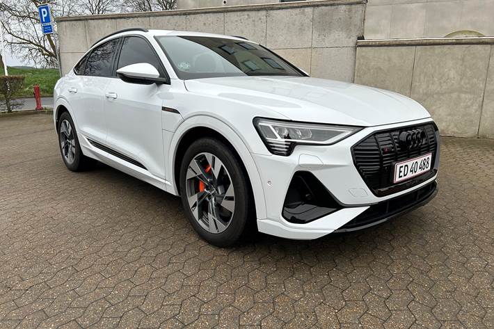 Hvid Audi e-tron fra 2020