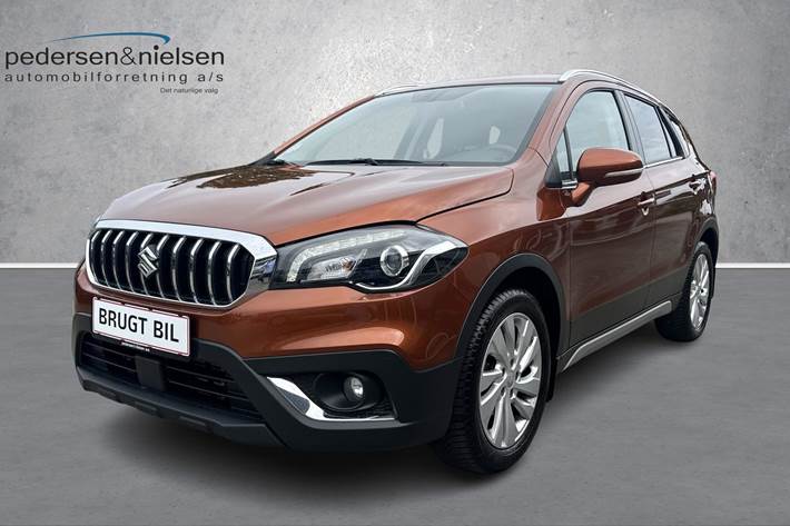 Orange Suzuki S-Cross fra 2020 set udefra