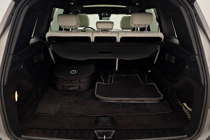 Grå Mercedes EQB 300 fra 2023