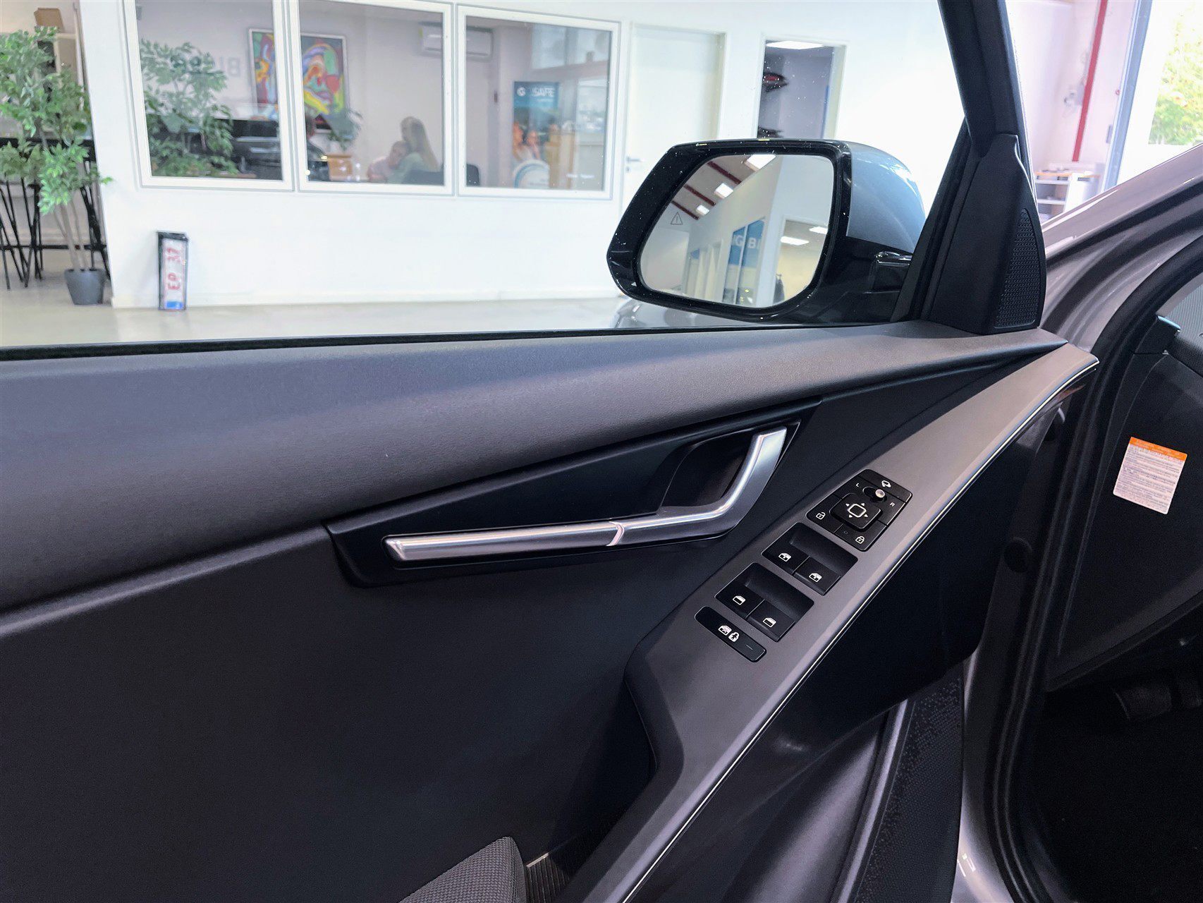 Grå Kia Niro EV fra 2023