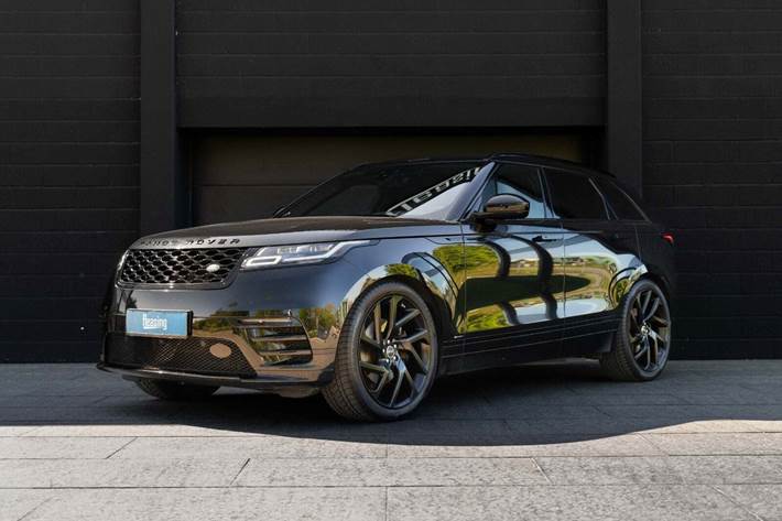 Sort Land Rover Range Rover Velar fra 2018 set udefra