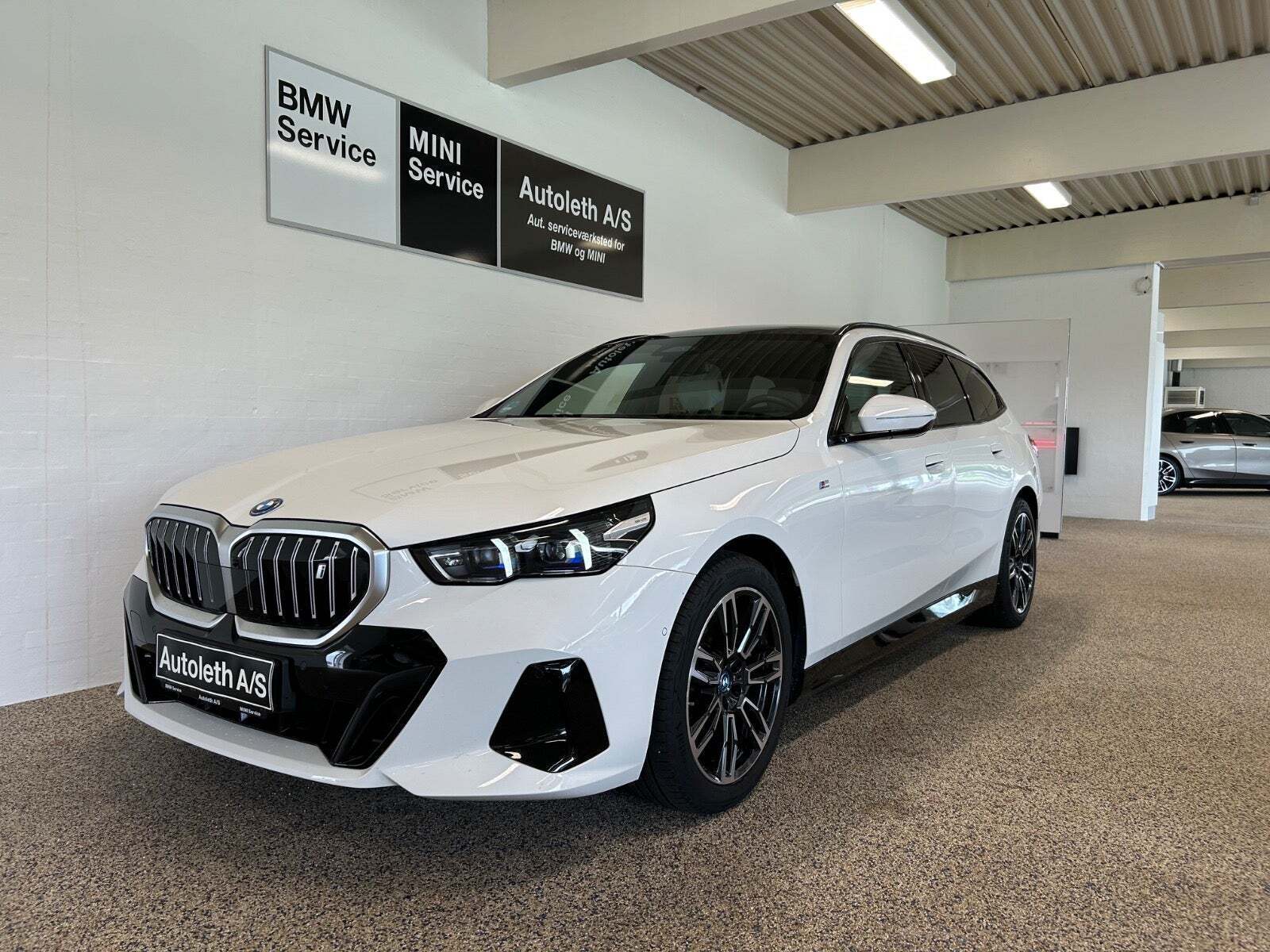 BMW i5 eDrive40 Touring Fully Charged M-Sport