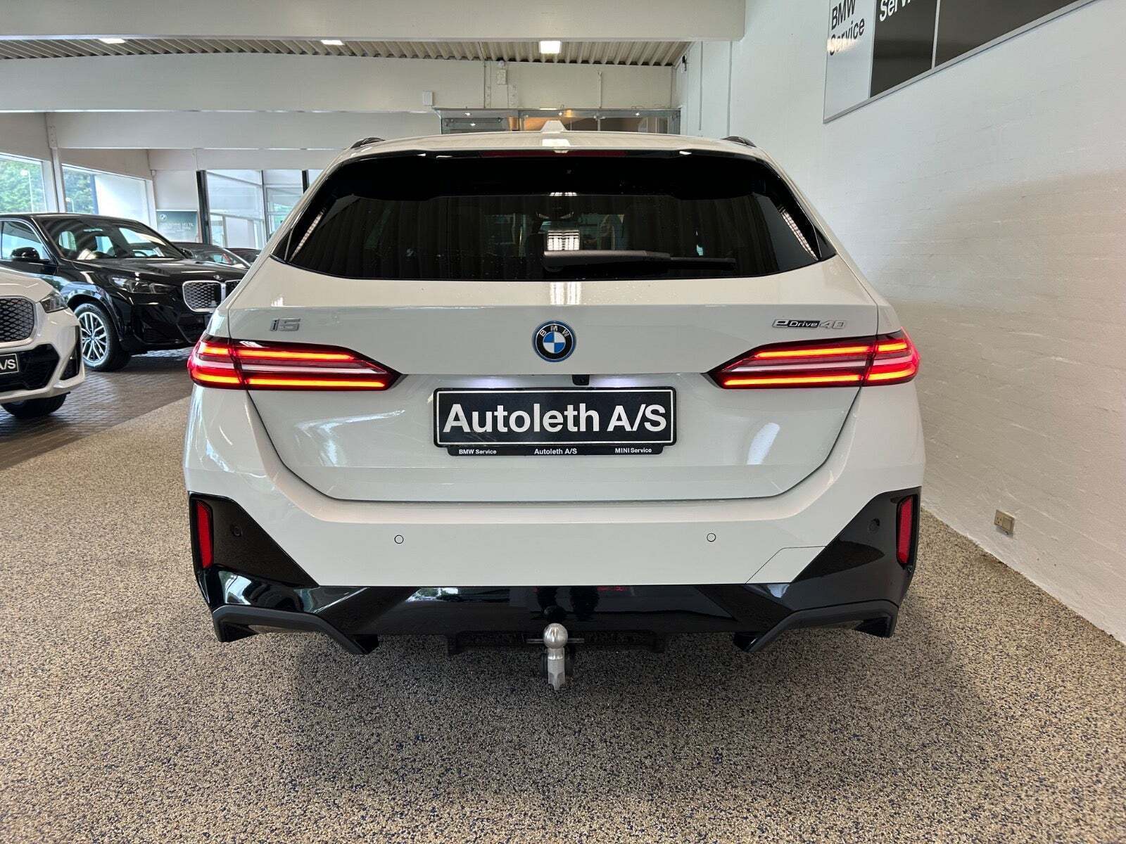 Hvid BMW i5 fra 2024