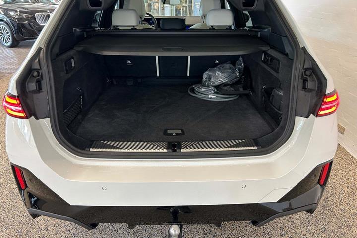 Hvid BMW i5 fra 2024