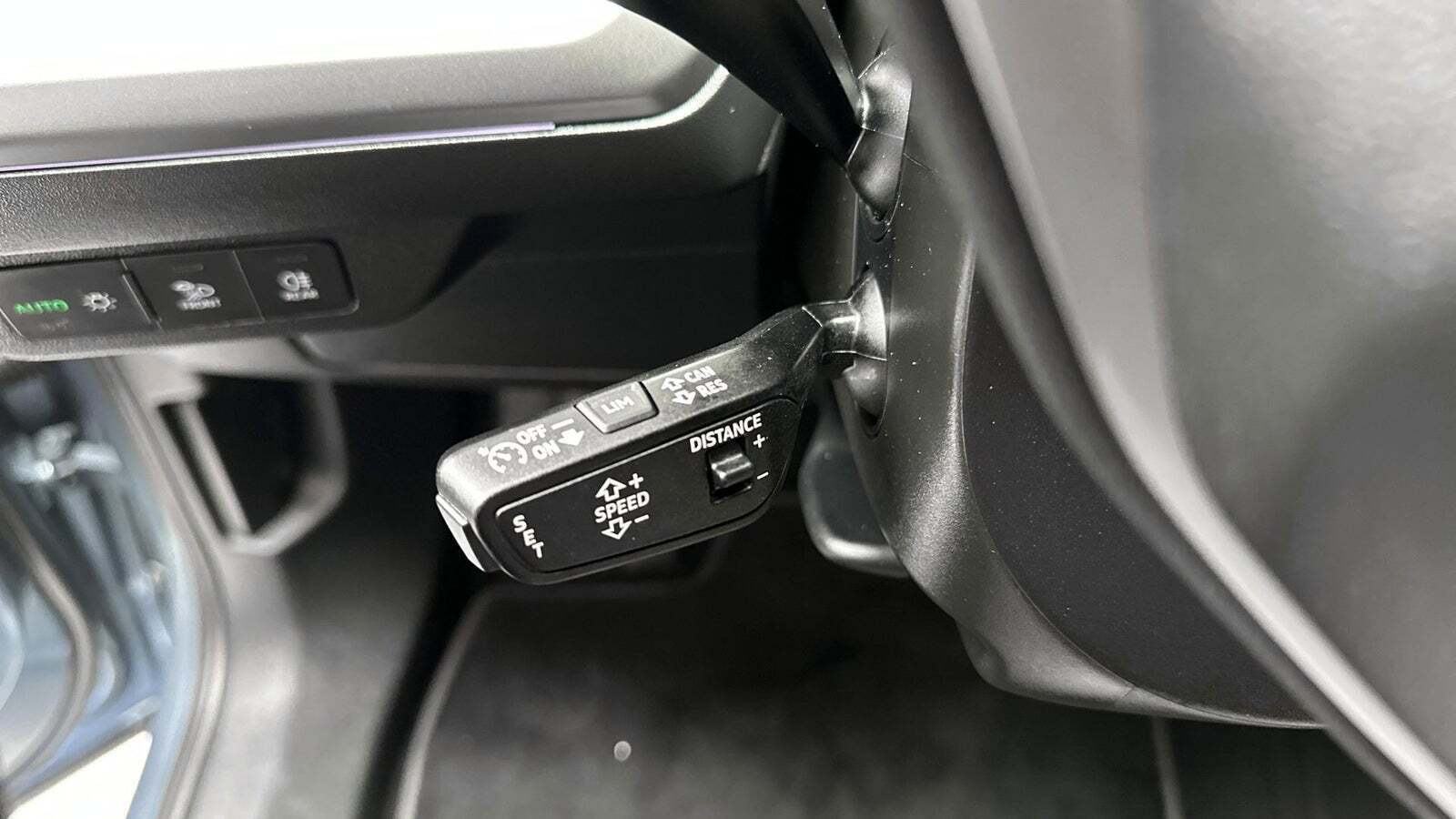 Blå Audi Q4 e-tron fra 2023