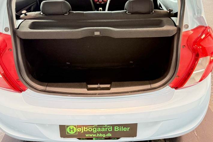 Blå Opel Karl fra 2016