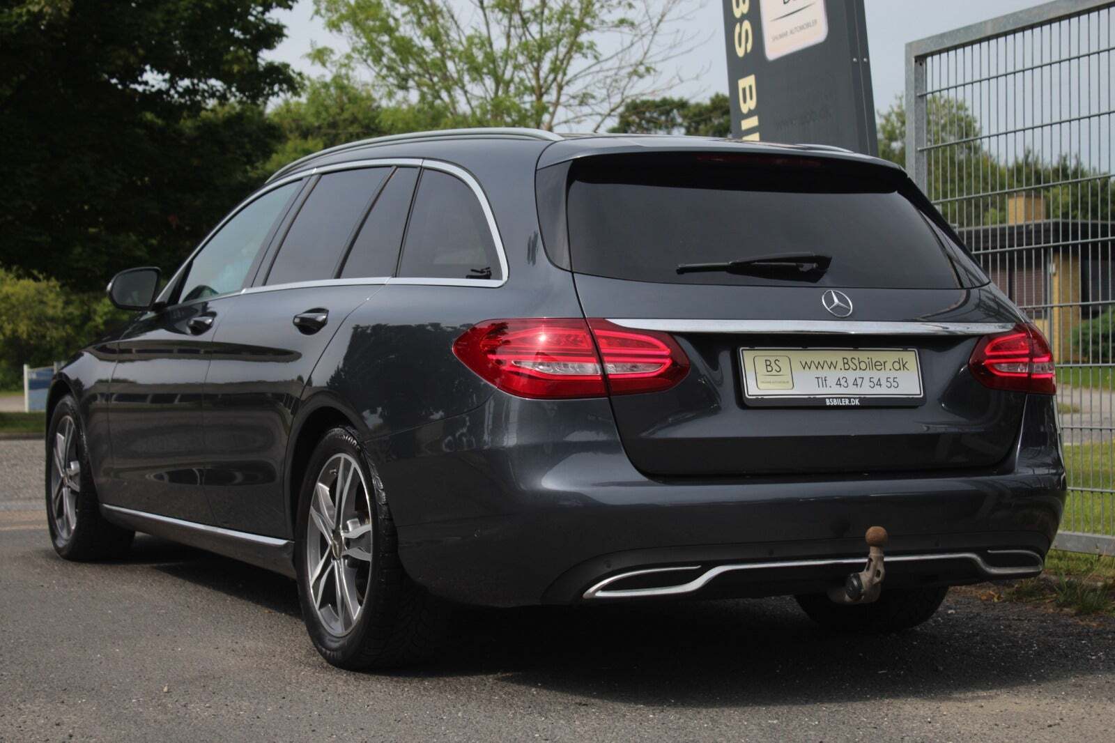 Grå Mercedes C220 fra 2014