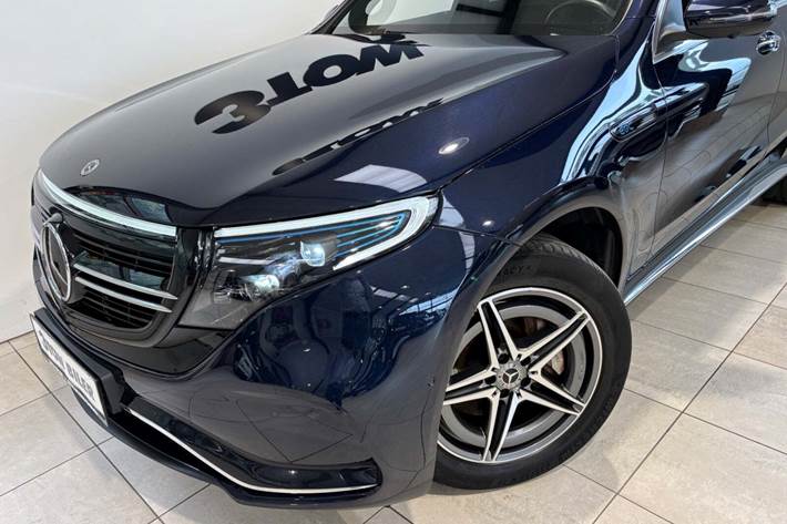 Blå Mercedes EQC400 fra 2021
