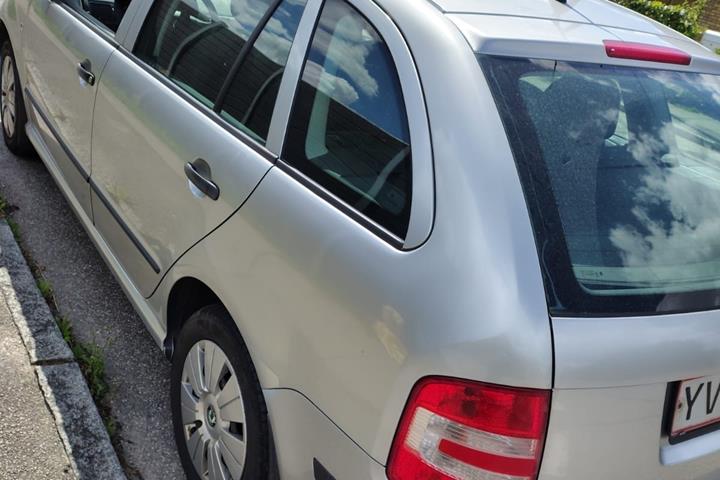 Sølv Skoda Fabia fra 2006