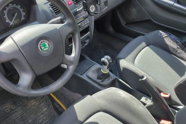Sølv Skoda Fabia fra 2006