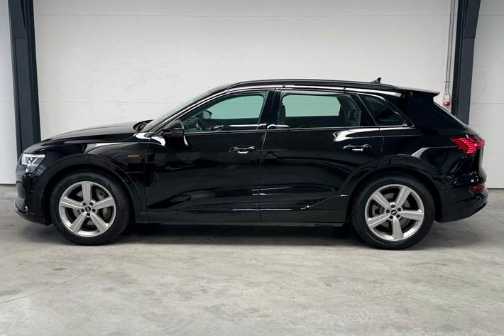 Sort Audi e-tron fra 2022