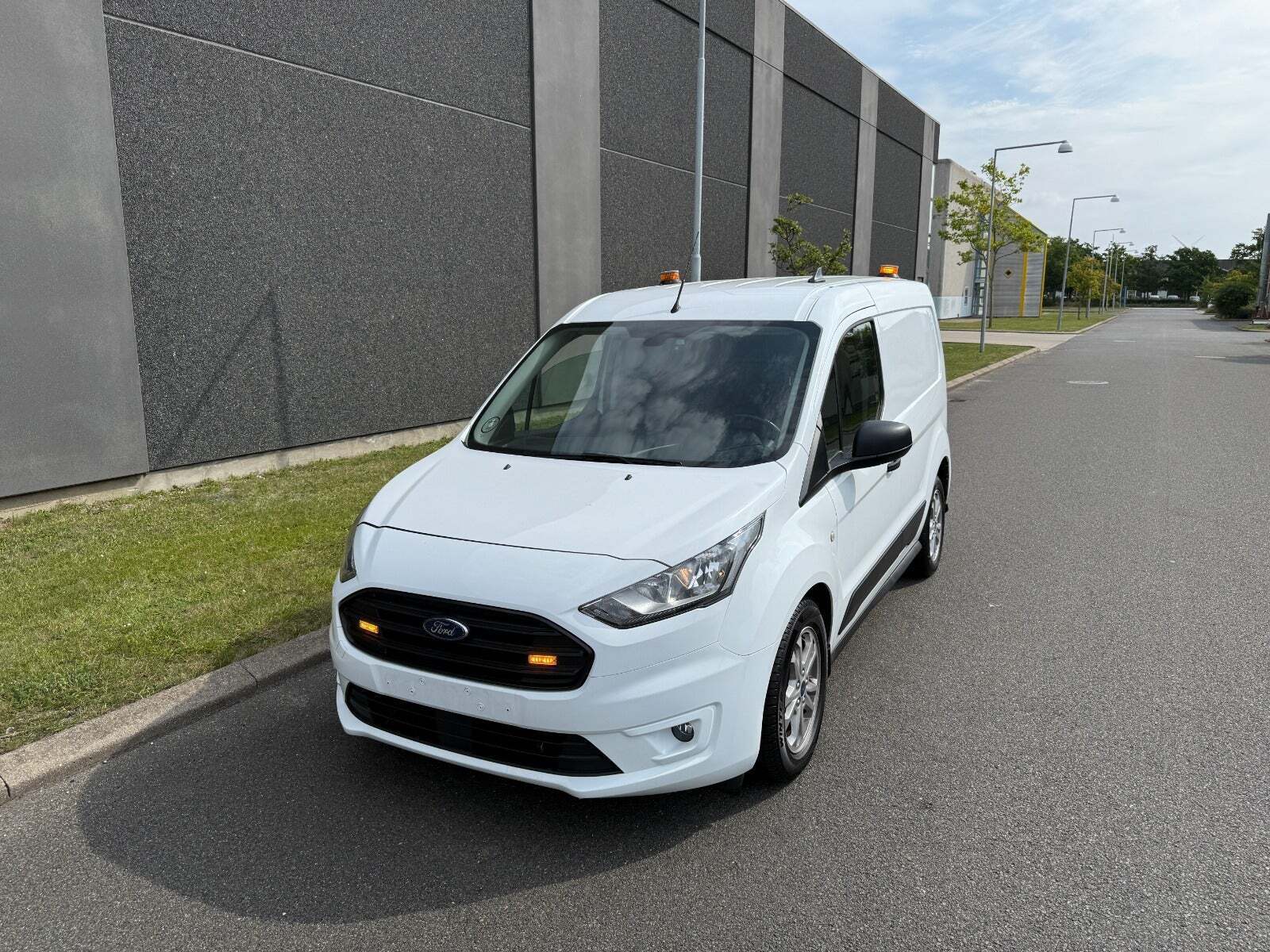 Ford Transit Connect 1,5 EcoBlue Limited kort