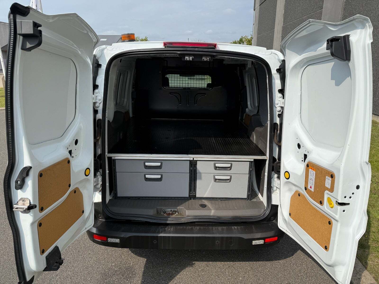 Ford Transit Connect 1,5 EcoBlue Limited kort