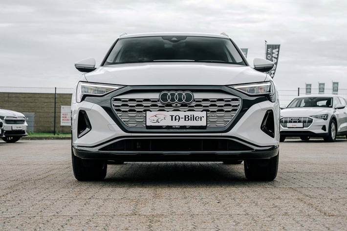 Hvid Audi Q8 e-tron fra 2024