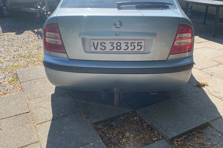 Blå Skoda Octavia fra 2004