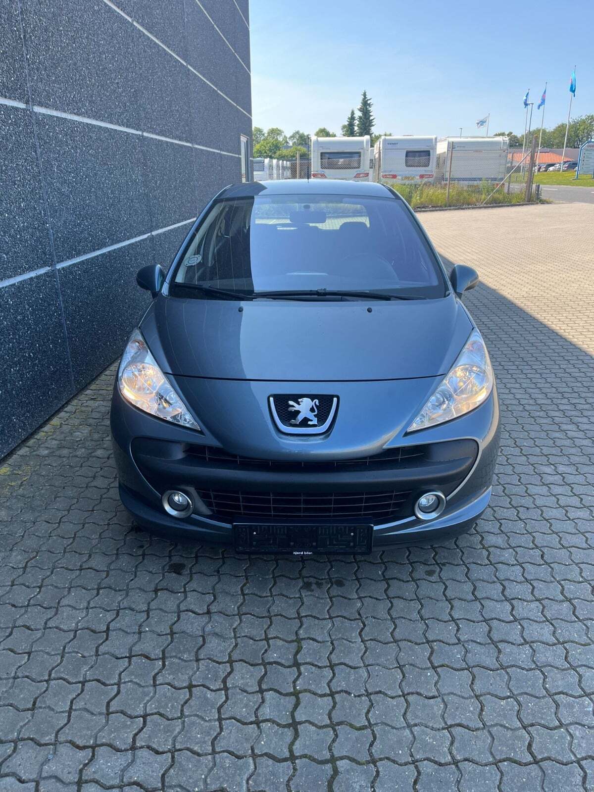 Grå Peugeot 207 fra 2006