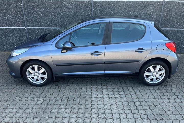 Grå Peugeot 207 fra 2006